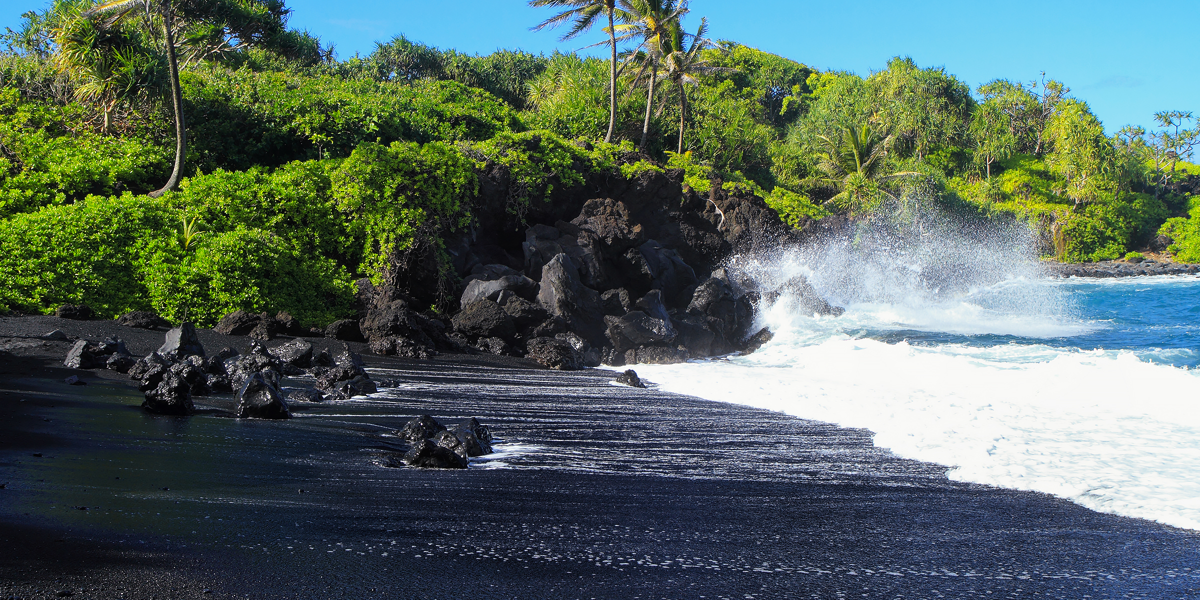 Honomanu black sand beach in Maui | Source: Shutterstock