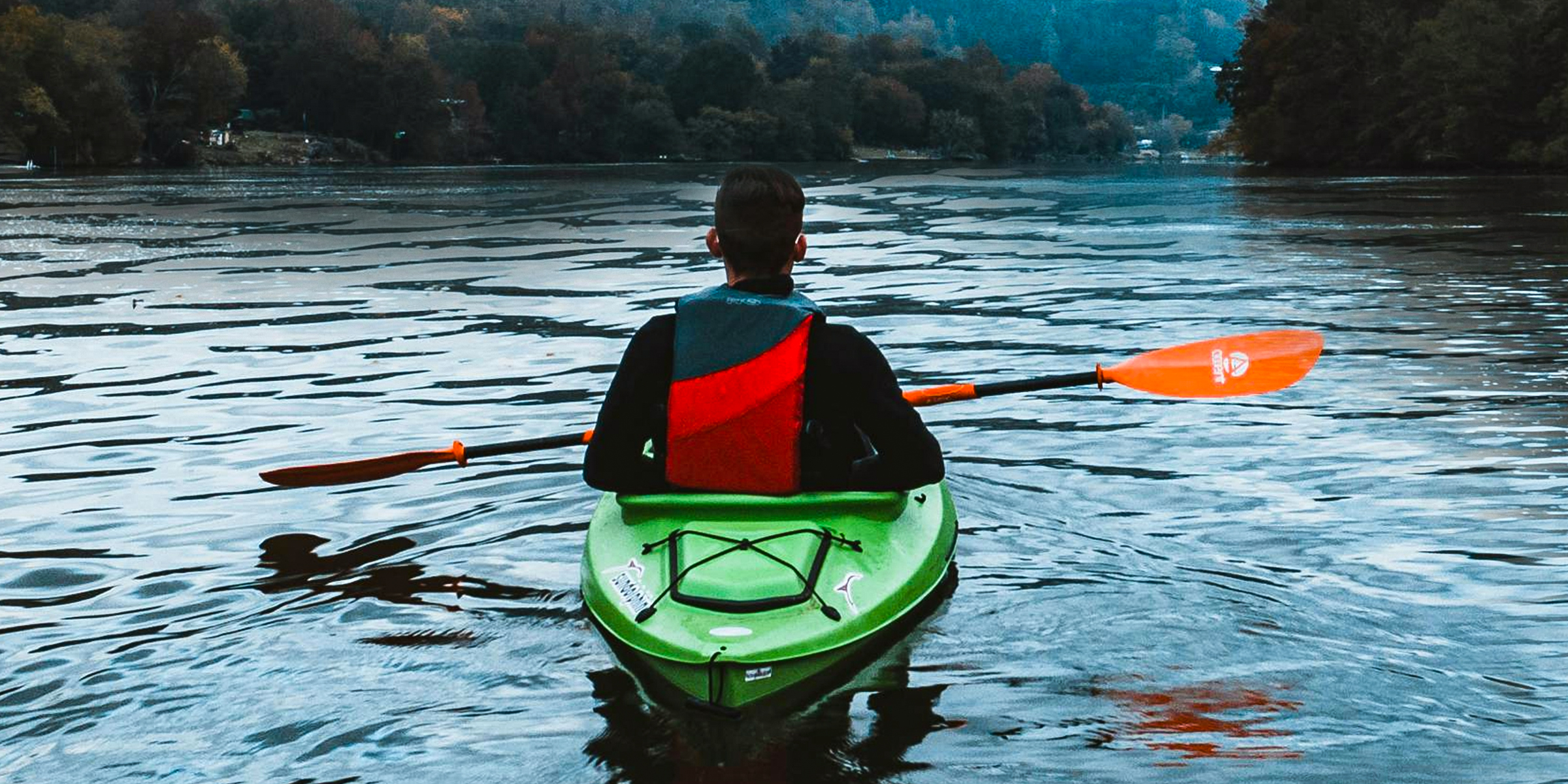 A person kayaking | Source: Pexels/Kelly