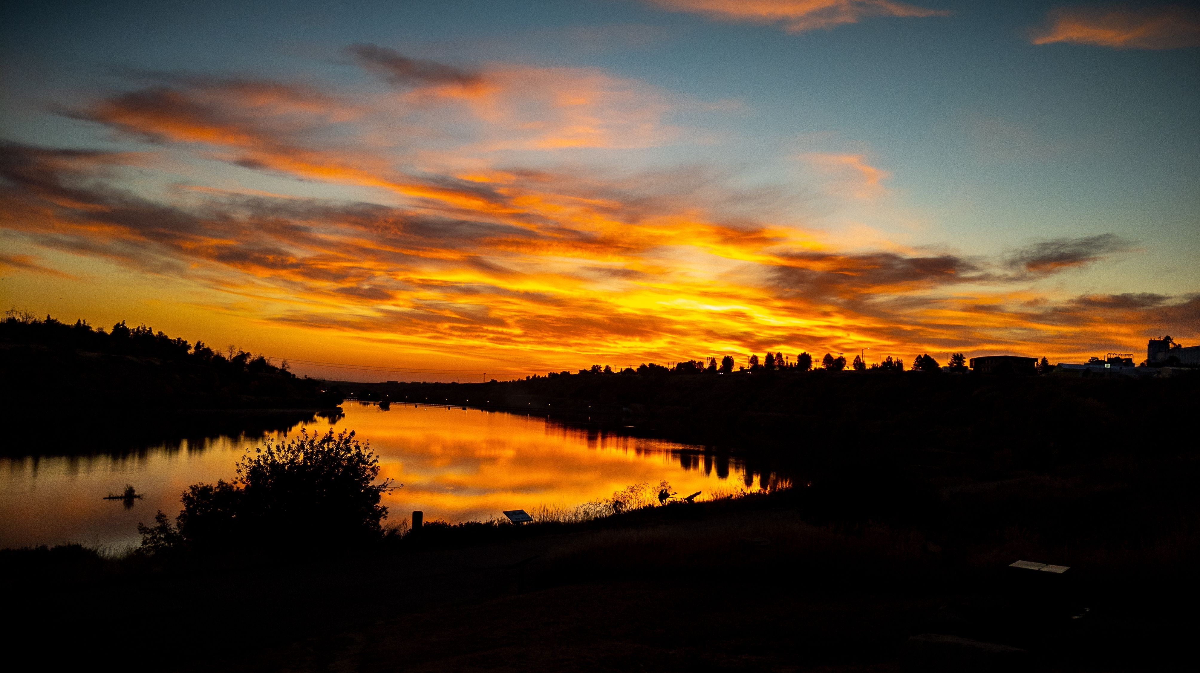 A captivating sunset over the Missouri River | Source: Shutterstock